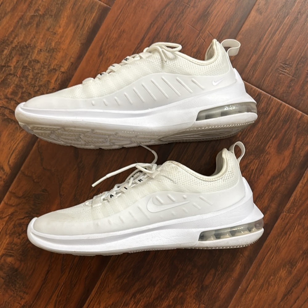 Nike Air Max 7.5 women’s. White. Near new condition.